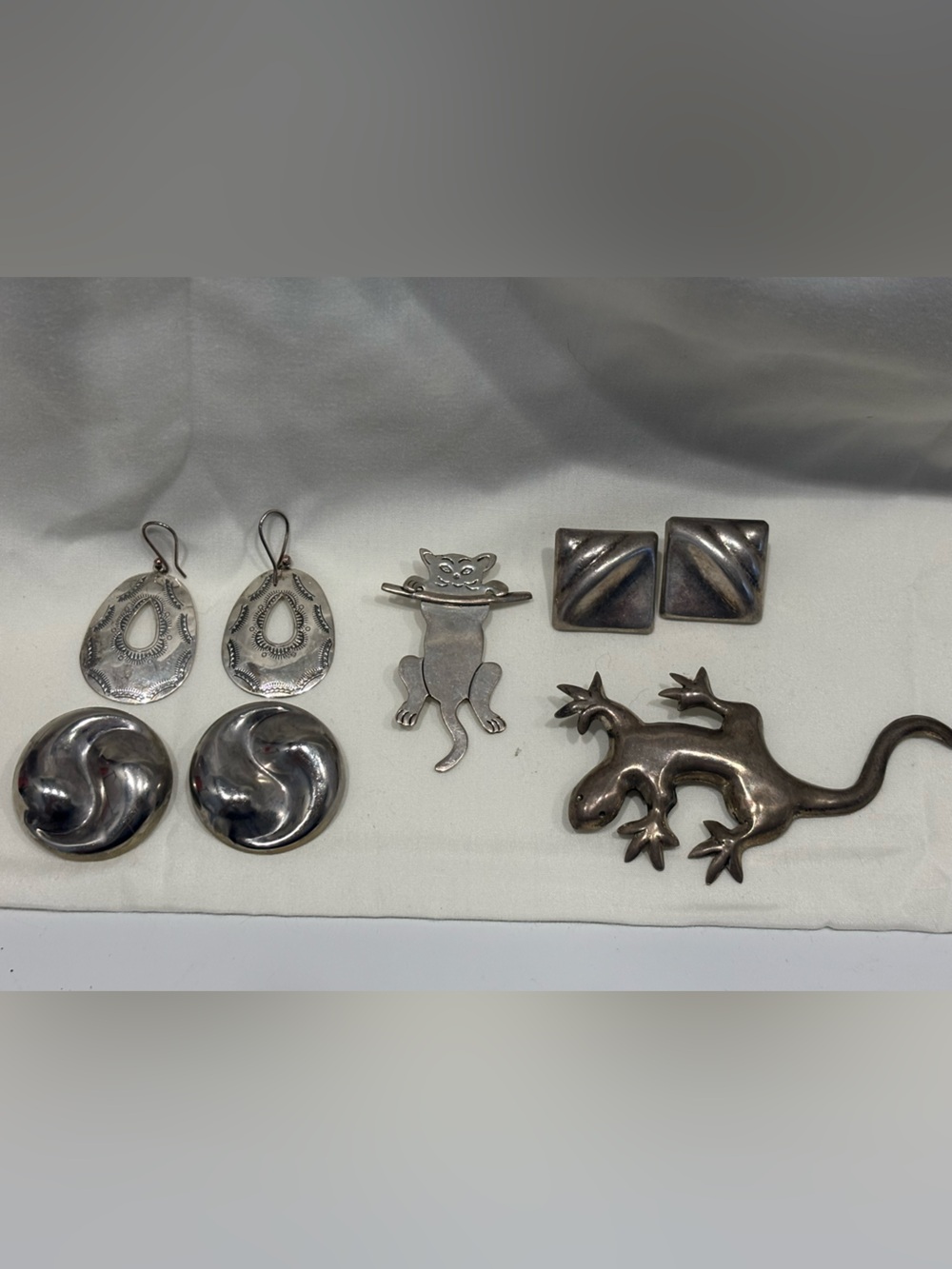 Assorted Mexico 925 Taxco earrings and brooches